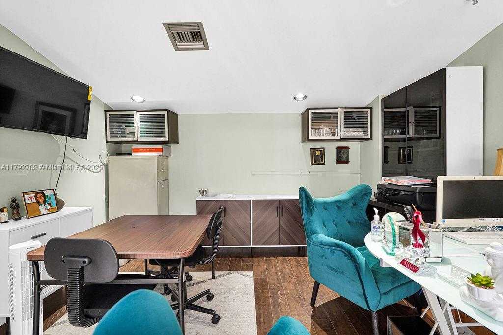 Small Image of 1590 NORTH EAST 162ND ST, North Miami Beach Number 41