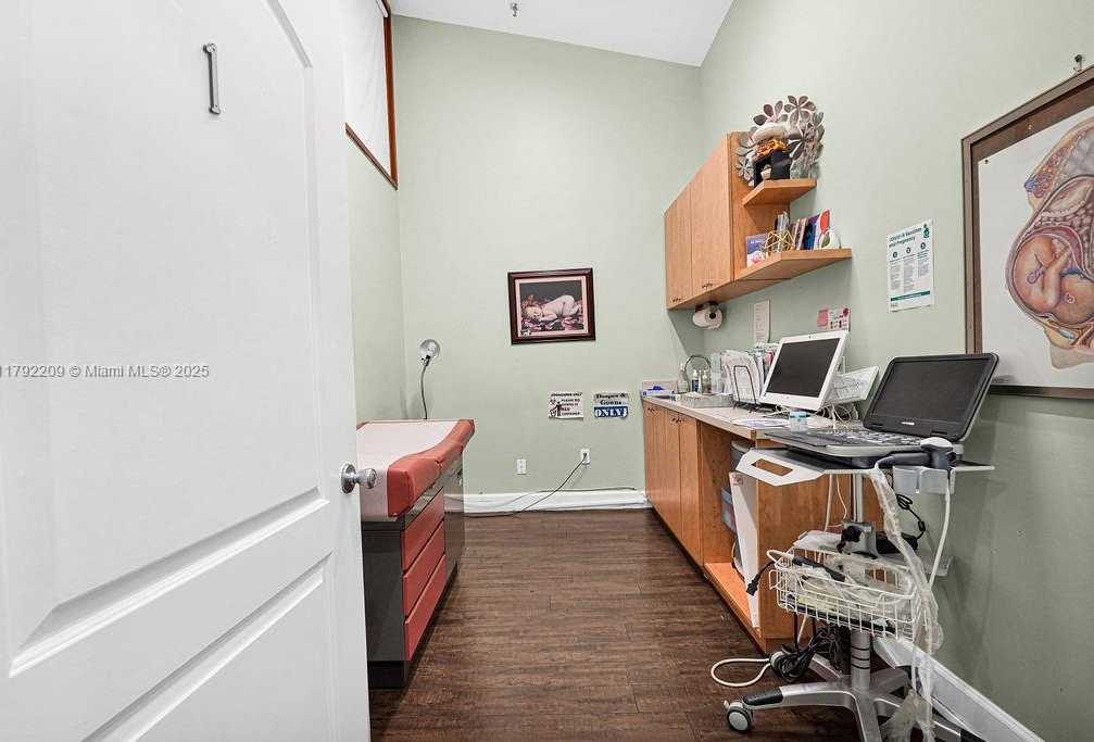 Small Image of 1590 NORTH EAST 162ND ST, North Miami Beach Number 43