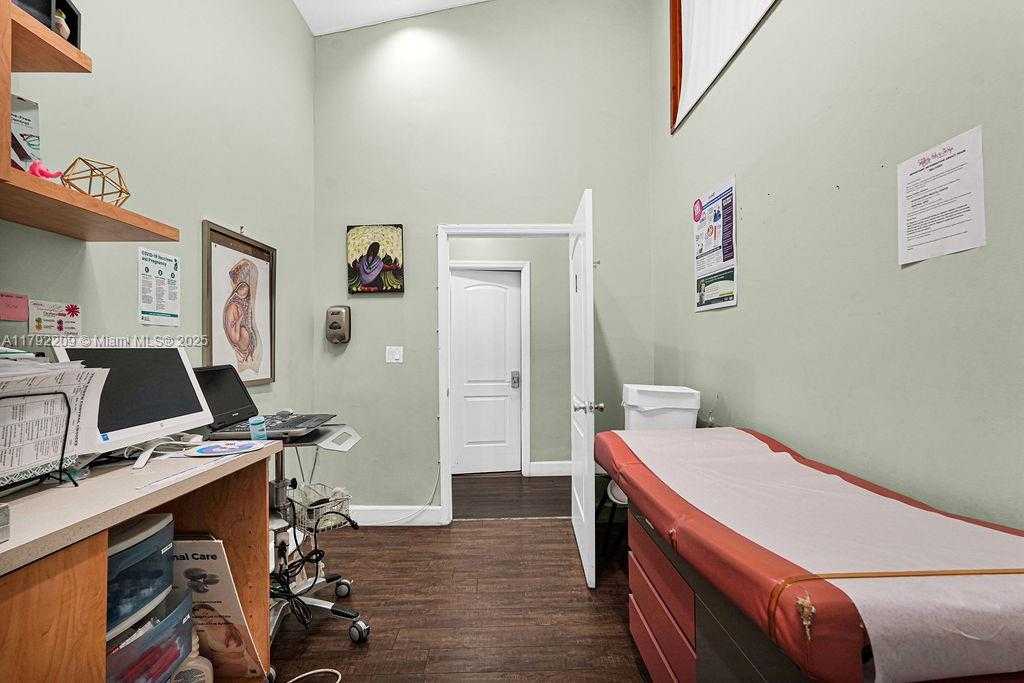Small Image of 1590 NORTH EAST 162ND ST, North Miami Beach Number 45
