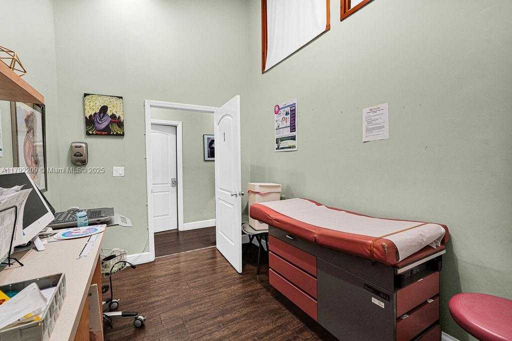 Small Image of 1590 NORTH EAST 162ND ST, North Miami Beach Number 47