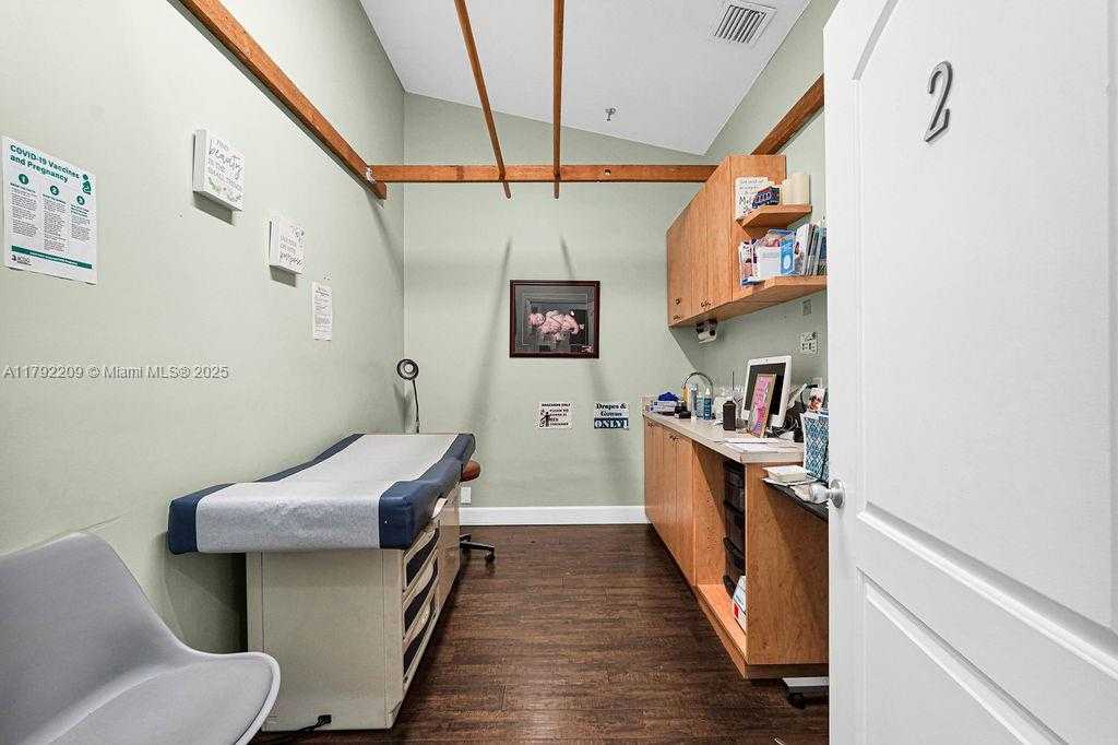 Small Image of 1590 NORTH EAST 162ND ST, North Miami Beach Number 48