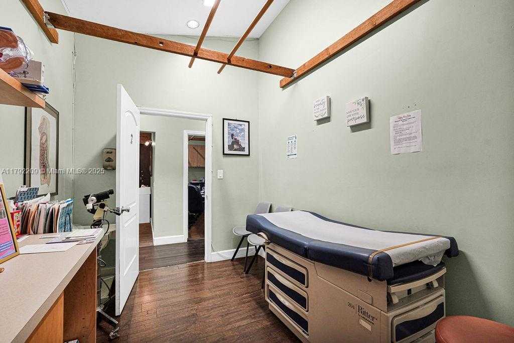 Small Image of 1590 NORTH EAST 162ND ST, North Miami Beach Number 49