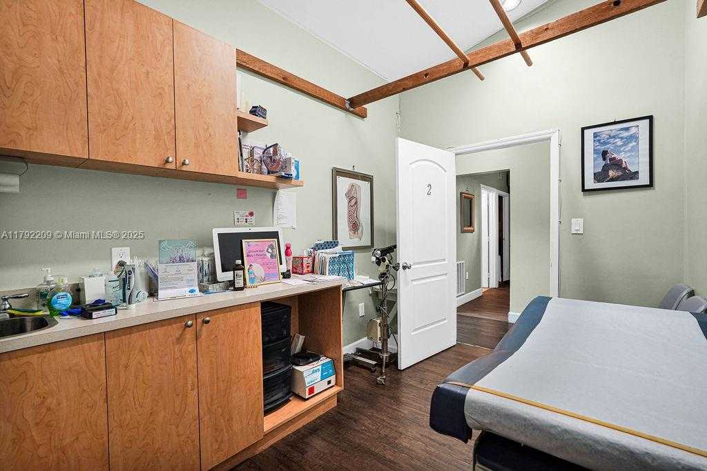 Small Image of 1590 NORTH EAST 162ND ST, North Miami Beach Number 50