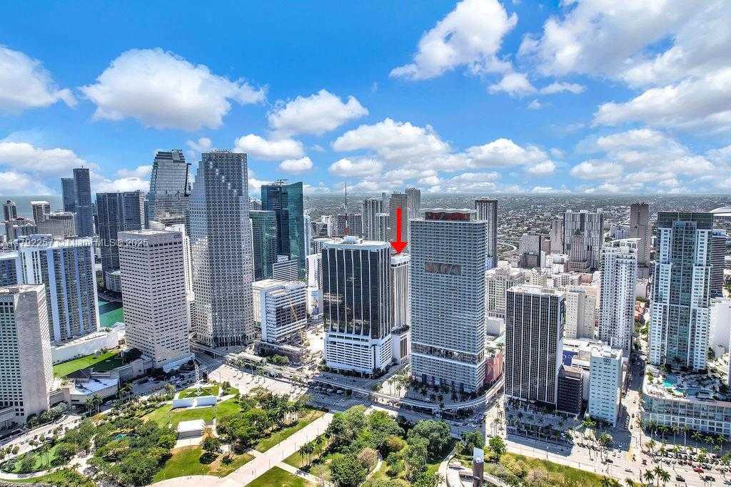 Small Image of 1 SOUTH EAST 3RD AVE, Miami Number 2