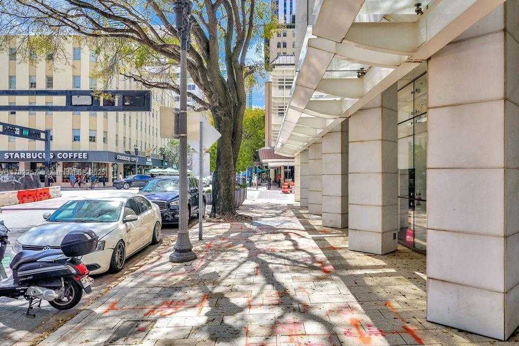 Small Image of 1 SOUTH EAST 3RD AVE, Miami Number 40