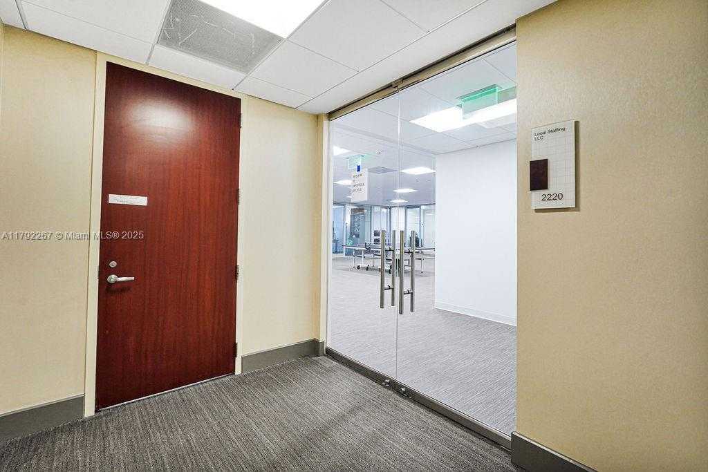 Small Image of 1 SOUTH EAST 3RD AVE, Miami Number 8