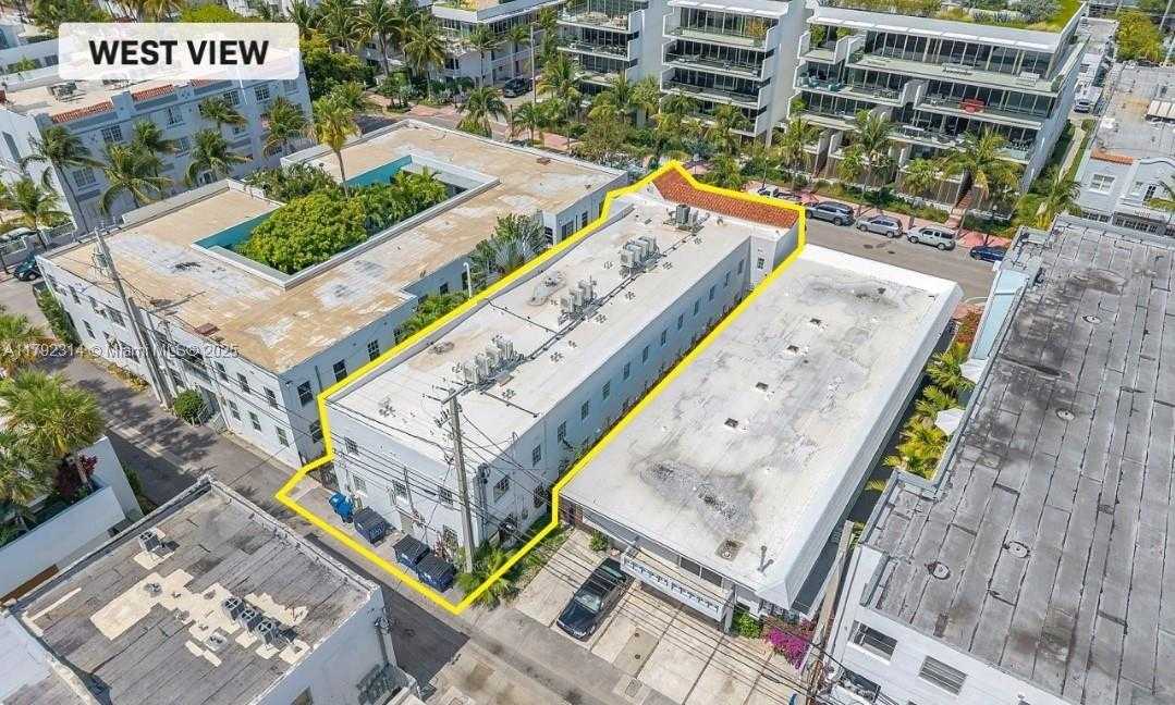 Small Image of 321 COLLINS AVE, Miami Beach Number 15