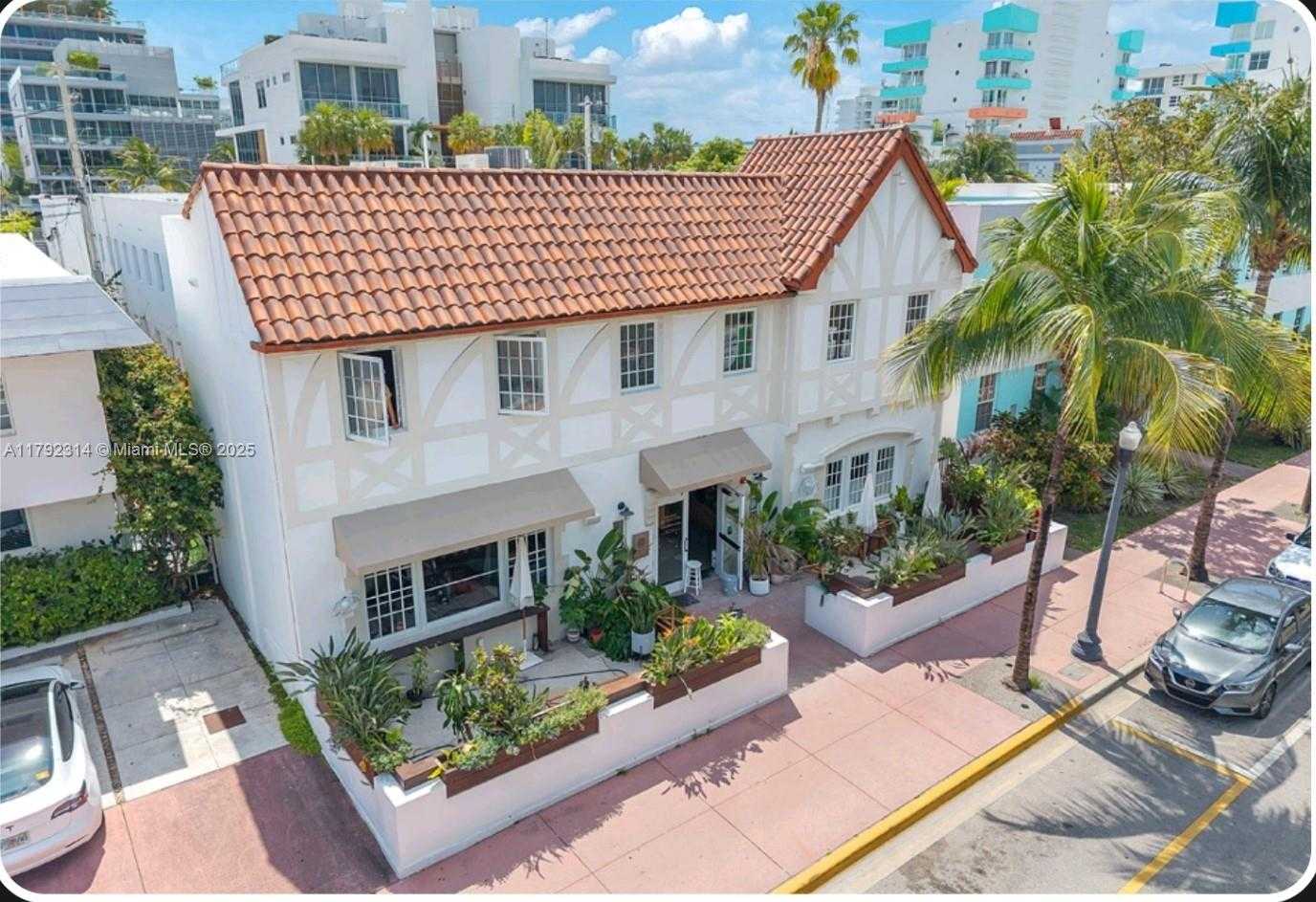 Small Image of 321 COLLINS AVE, Miami Beach Number 2