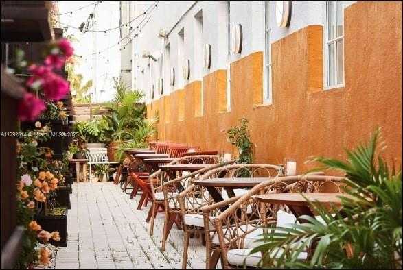 Small Image of 321 COLLINS AVE, Miami Beach Number 6