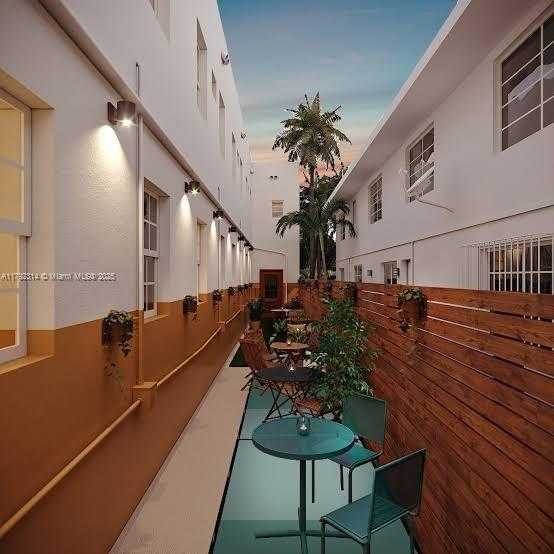 Small Image of 321 COLLINS AVE, Miami Beach Number 7
