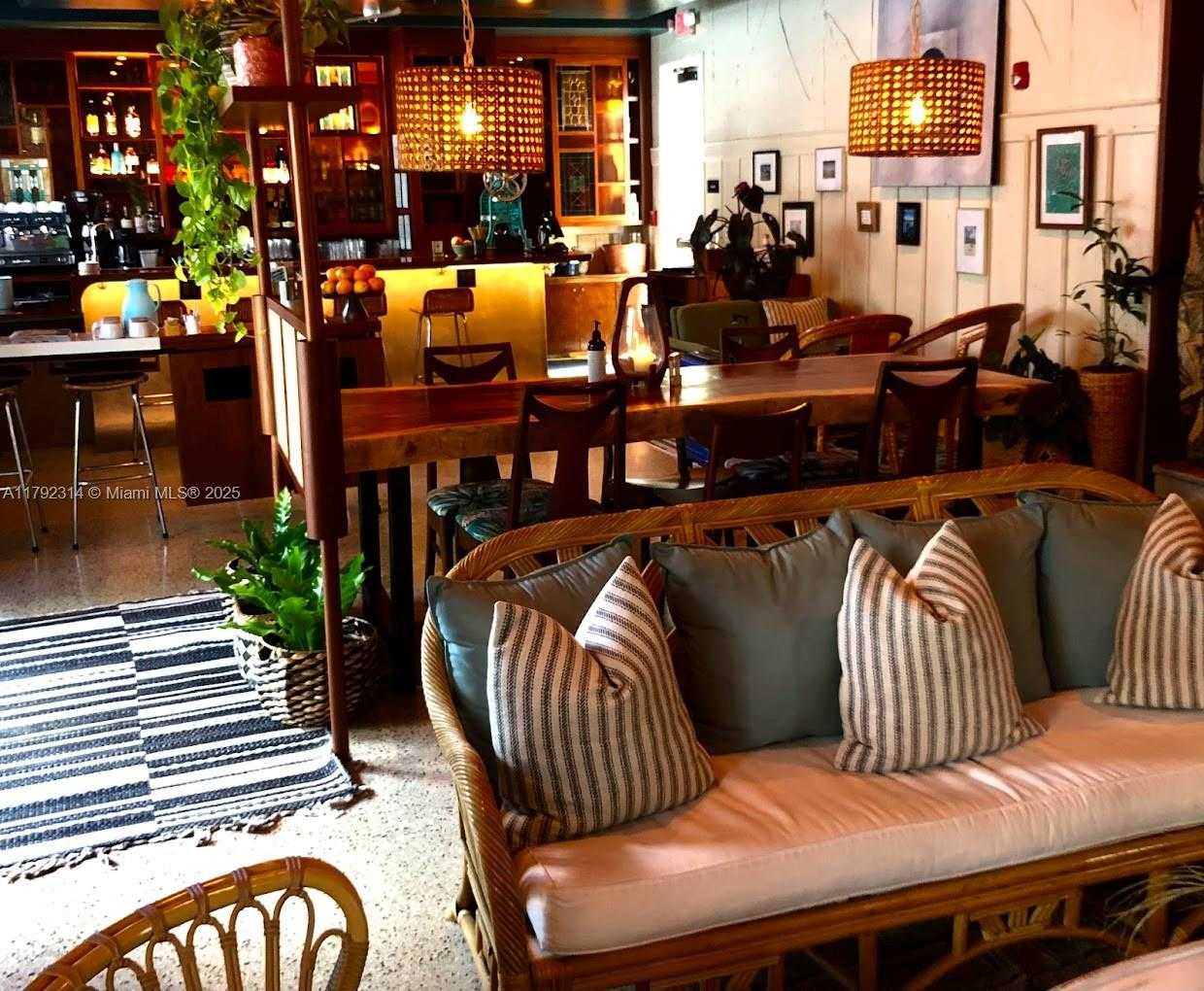 Small Image of 321 COLLINS AVE, Miami Beach Number 9