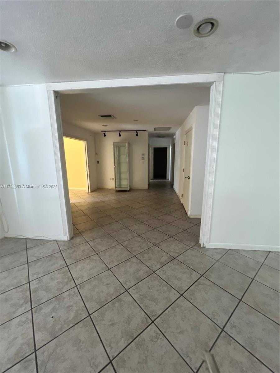 Small Image of 430 SOUTH DIXIE HWY, Coral Gables Number 4