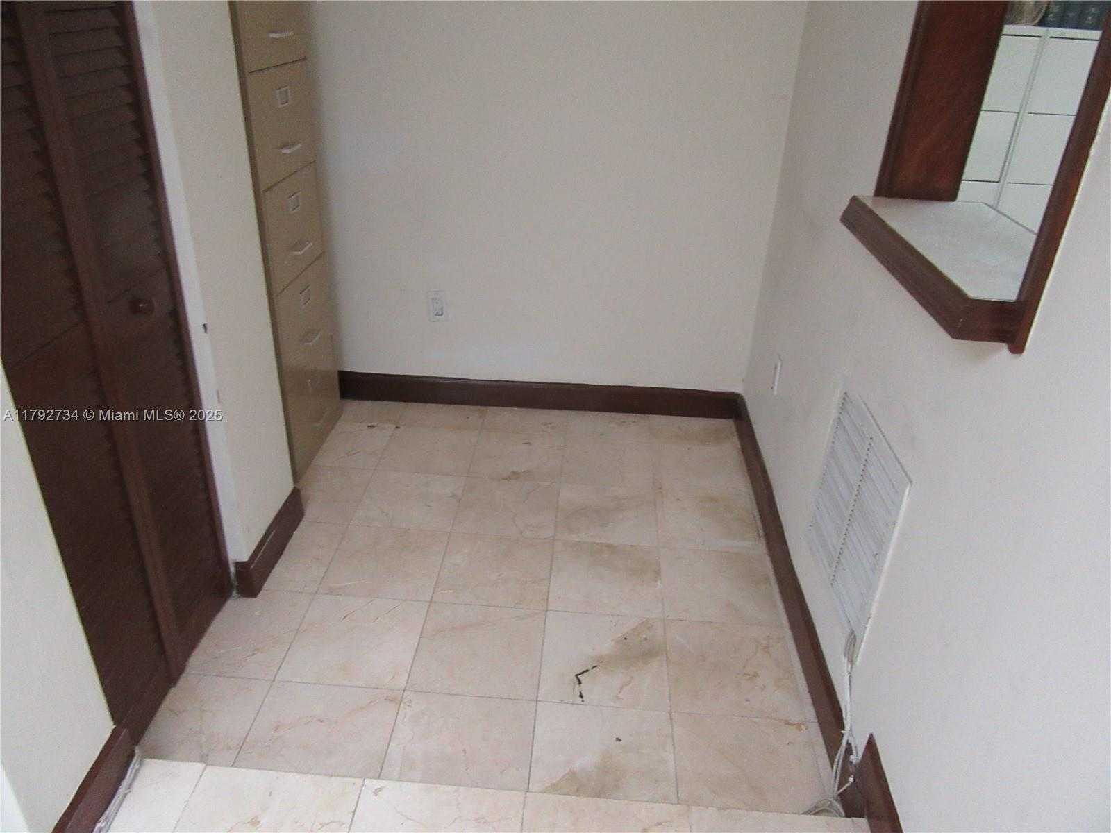 Small Image of 1105 SOUTH WEST 87TH AVE, Miami Number 7