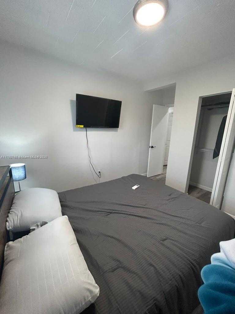 Small Image of 2655 SOUTH WEST 24TH AVE, Miami Number 30