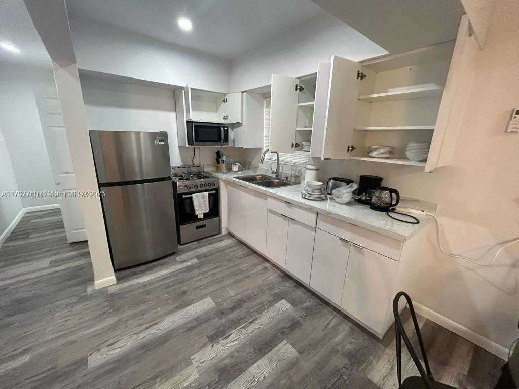 Small Image of 2655 SOUTH WEST 24TH AVE, Miami Number 31