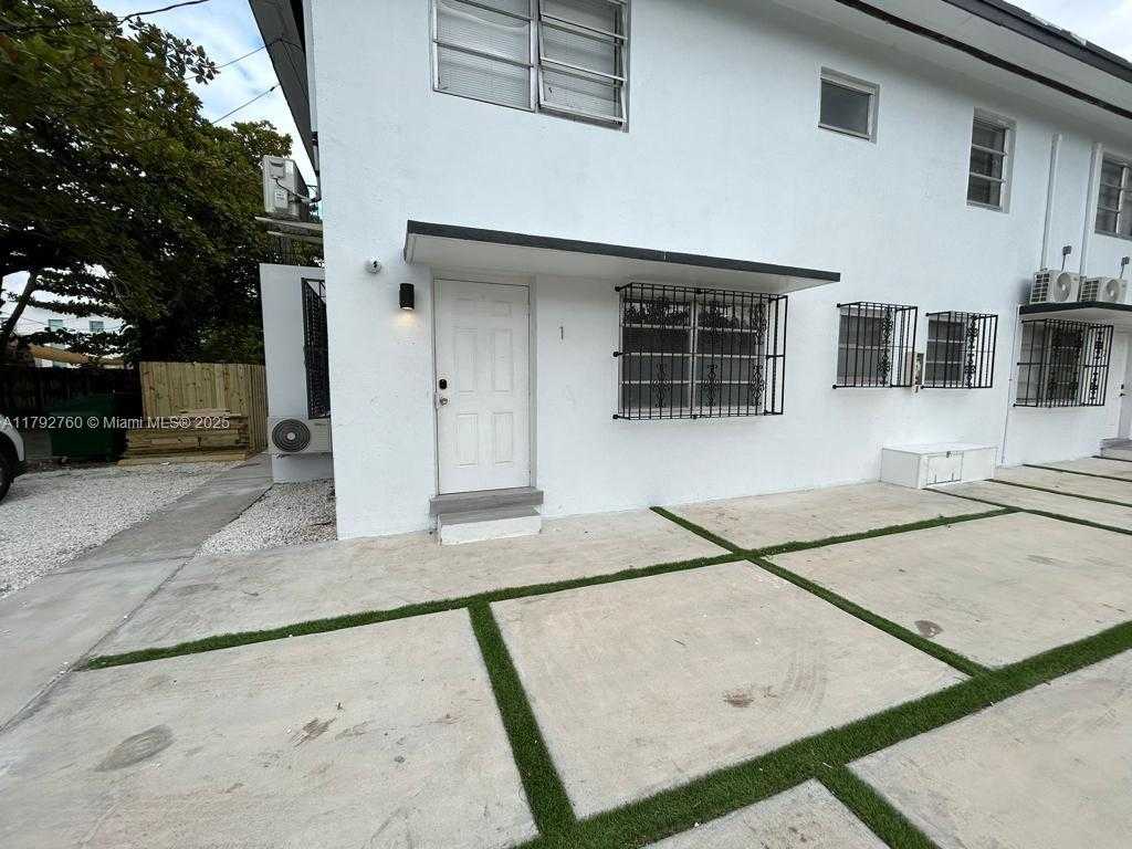 Small Image of 2655 SOUTH WEST 24TH AVE, Miami Number 44