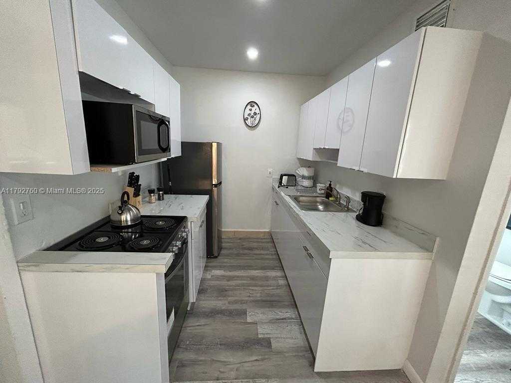 Small Image of 2655 SOUTH WEST 24TH AVE, Miami Number 60
