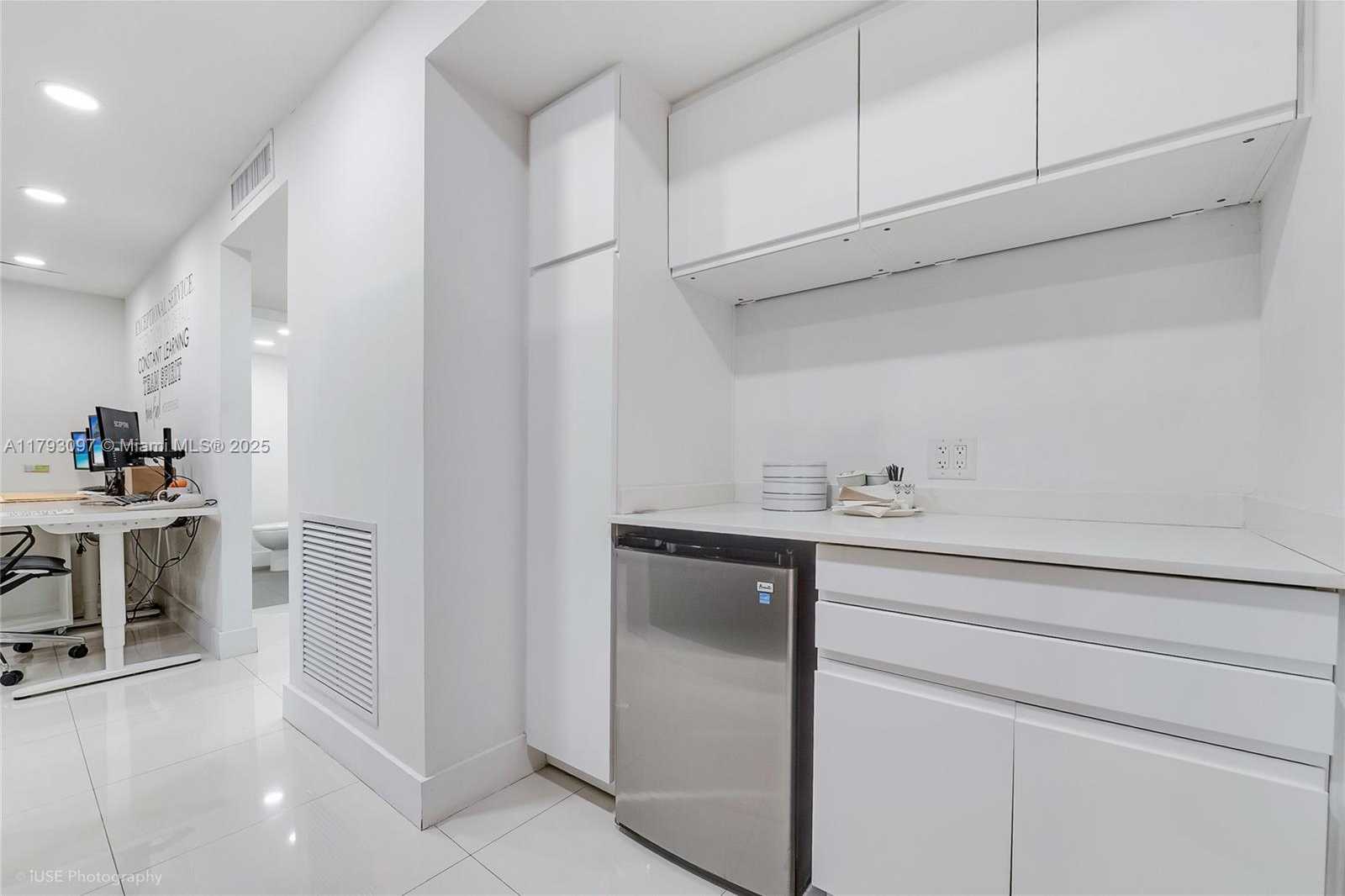 Small Image of 304 PALERMO AVE, Coral Gables Number 11