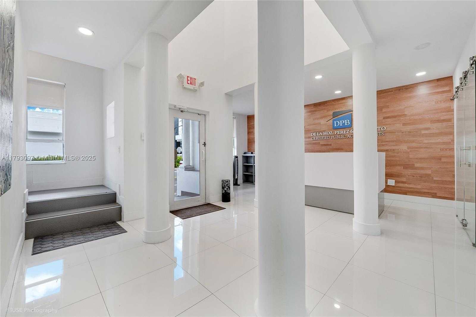 Small Image of 304 PALERMO AVE, Coral Gables Number 3