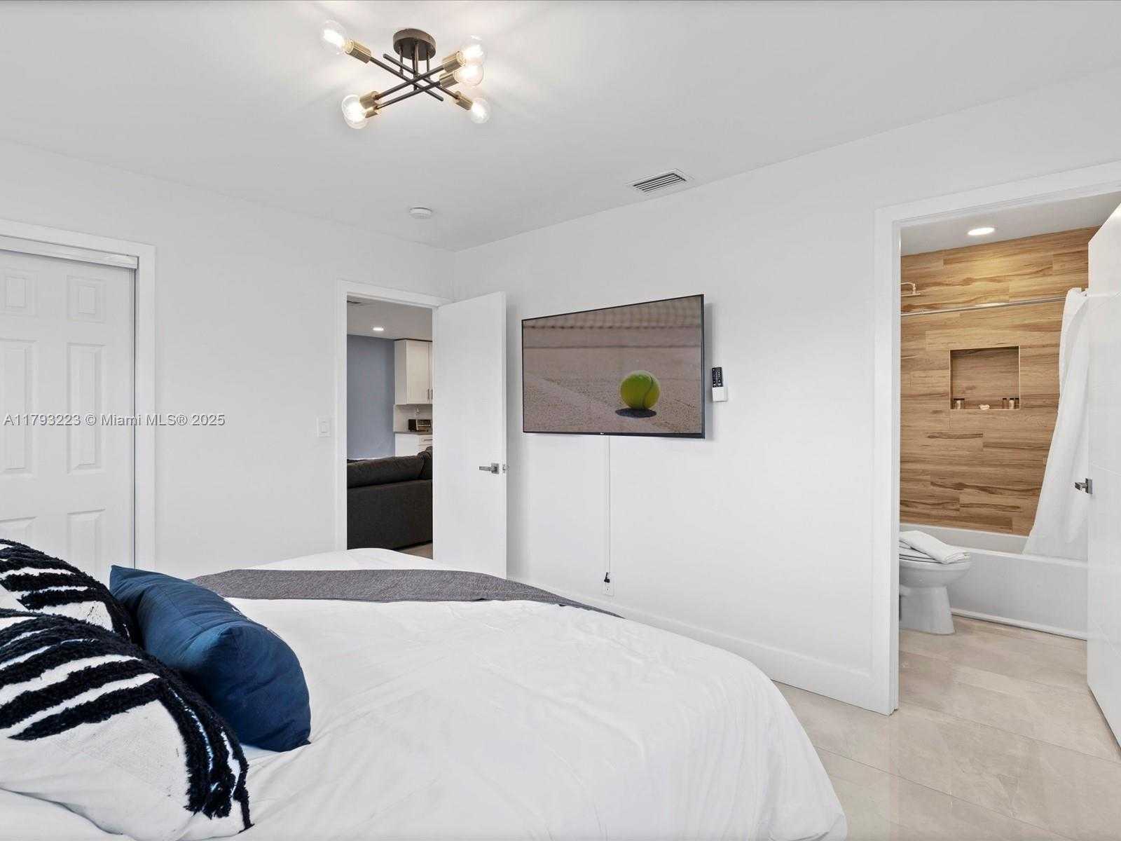 Small Image of 4761 SOUTH WEST 43RD TER, Dania Beach Number 16
