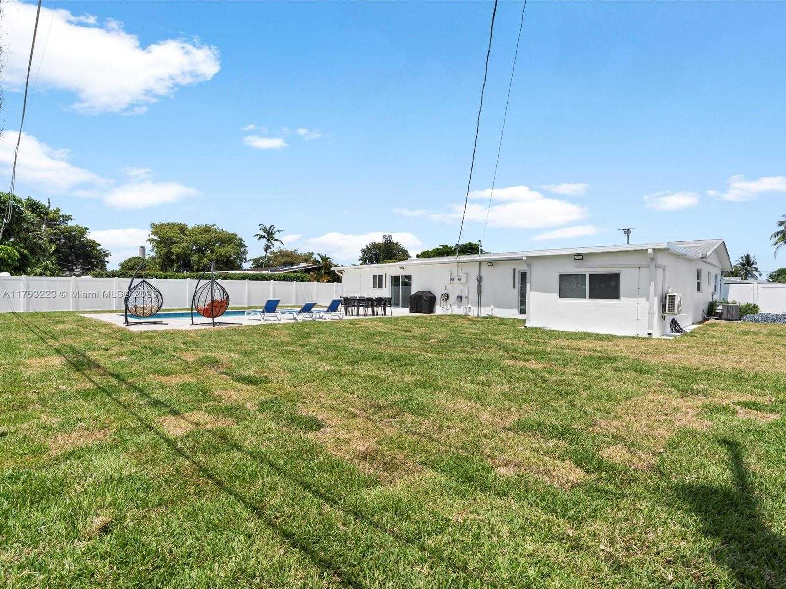 Small Image of 4761 SOUTH WEST 43RD TER, Dania Beach Number 22