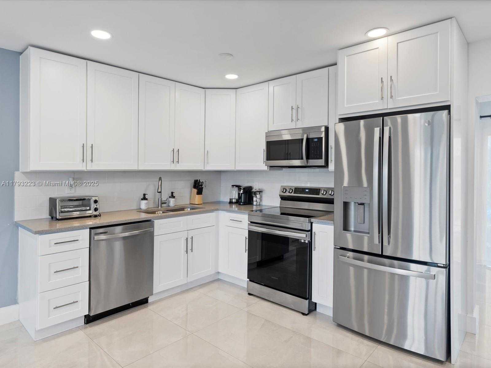 Small Image of 4761 SOUTH WEST 43RD TER, Dania Beach Number 7