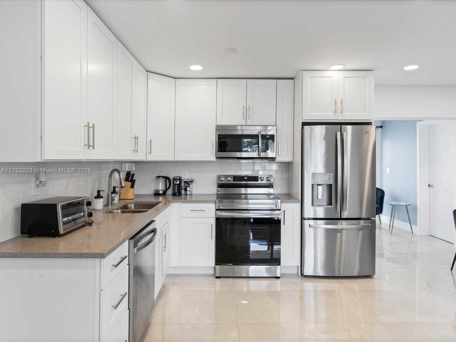 Small Image of 4761 SOUTH WEST 43RD TER, Dania Beach Number 9