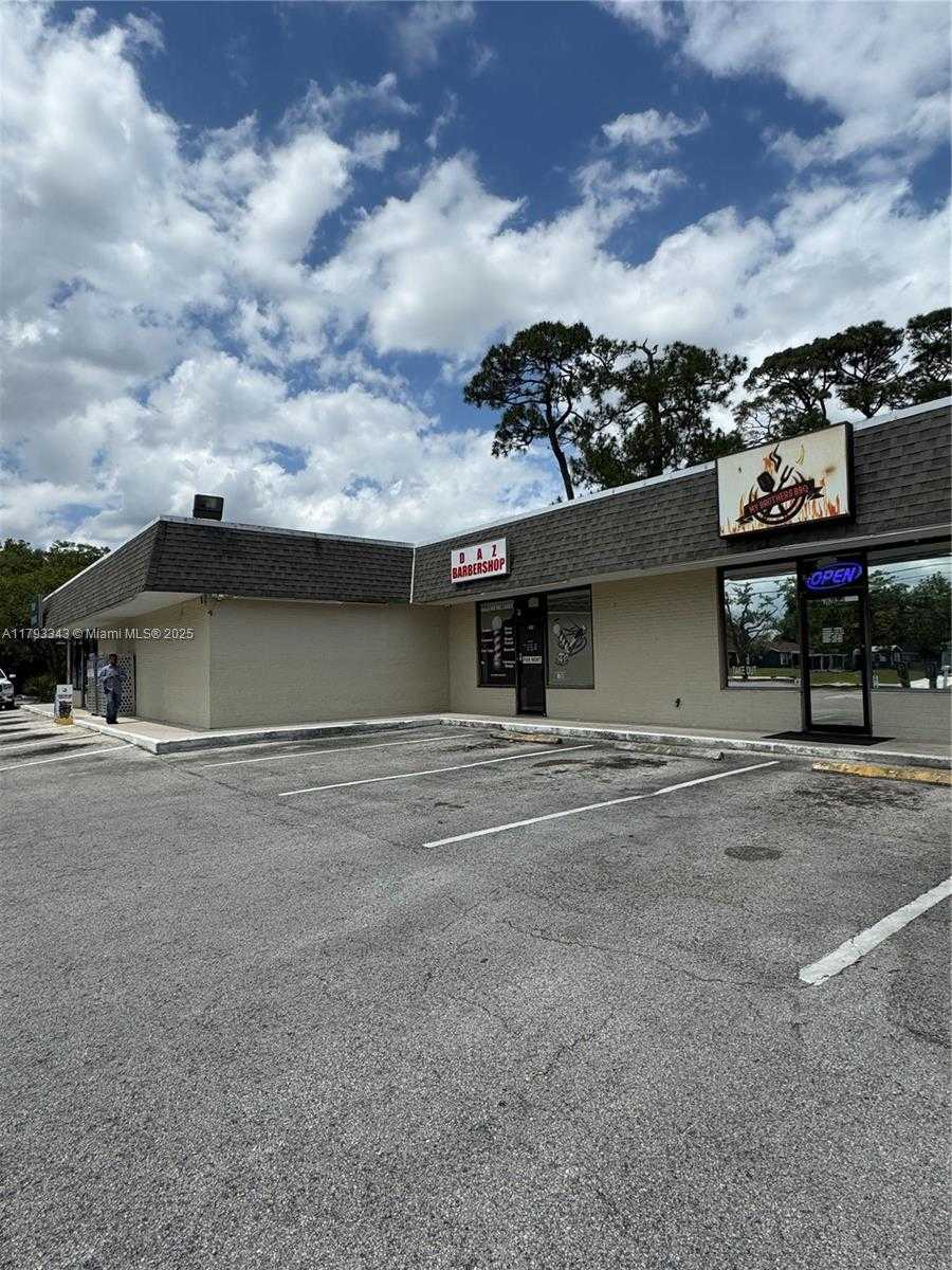 Small Image of 302 SOUTH WEST TULIP BLVD, Port St. Lucie Number 4
