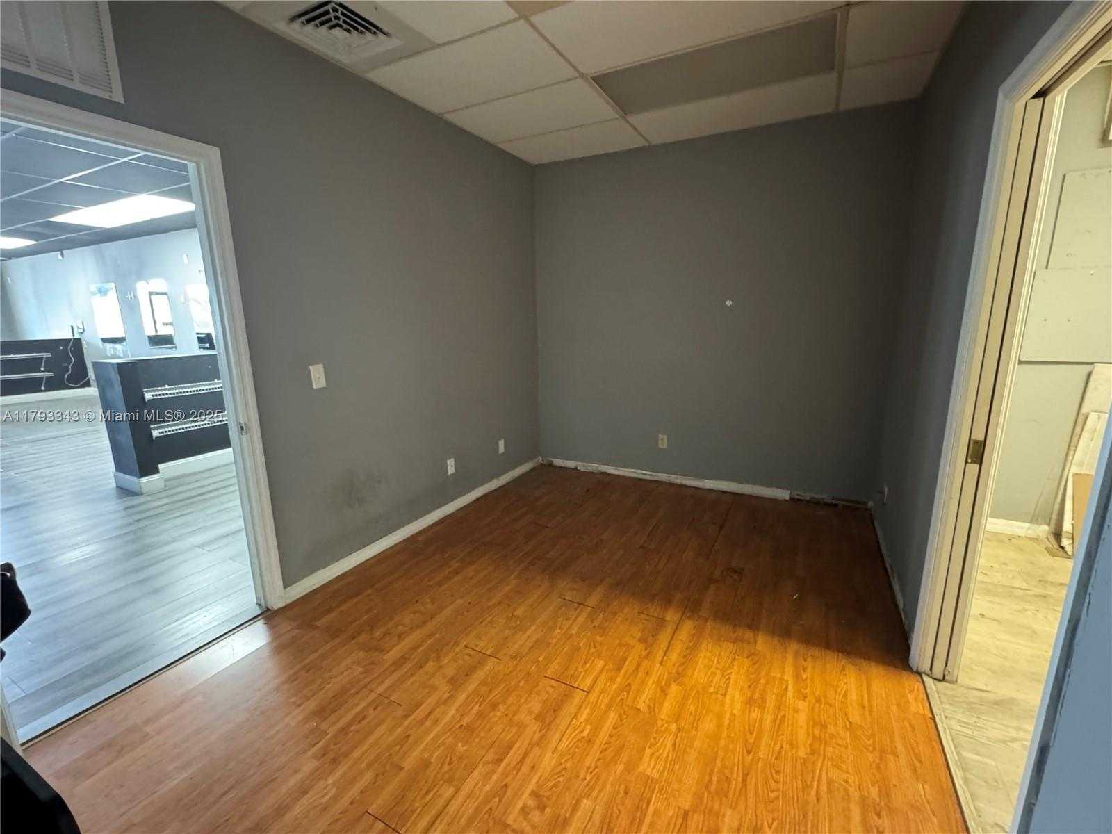 Small Image of 302 SOUTH WEST TULIP BLVD, Port St. Lucie Number 6