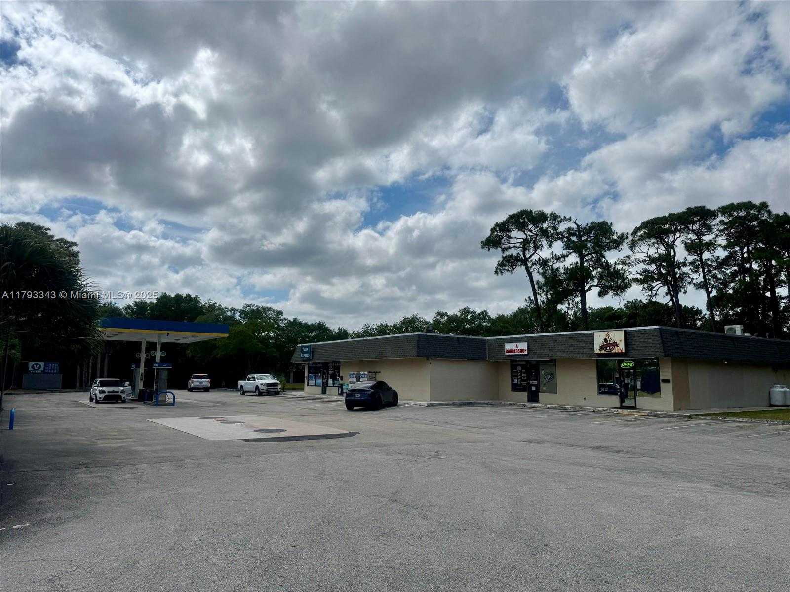 Small Image of 302 SOUTH WEST TULIP BLVD, Port St. Lucie Number 9