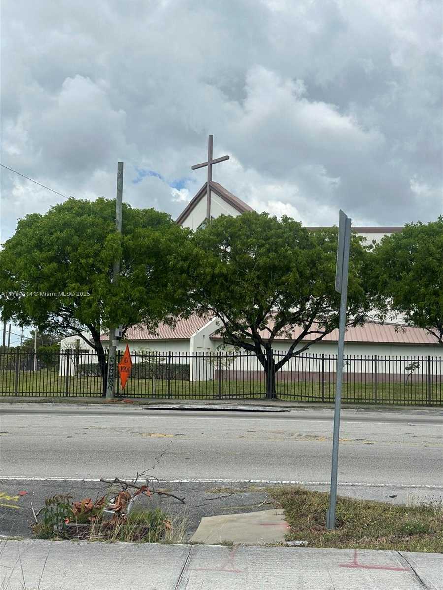 Small Image of 18301 SOUTH WEST 107TH AVE, Miami Number 2
