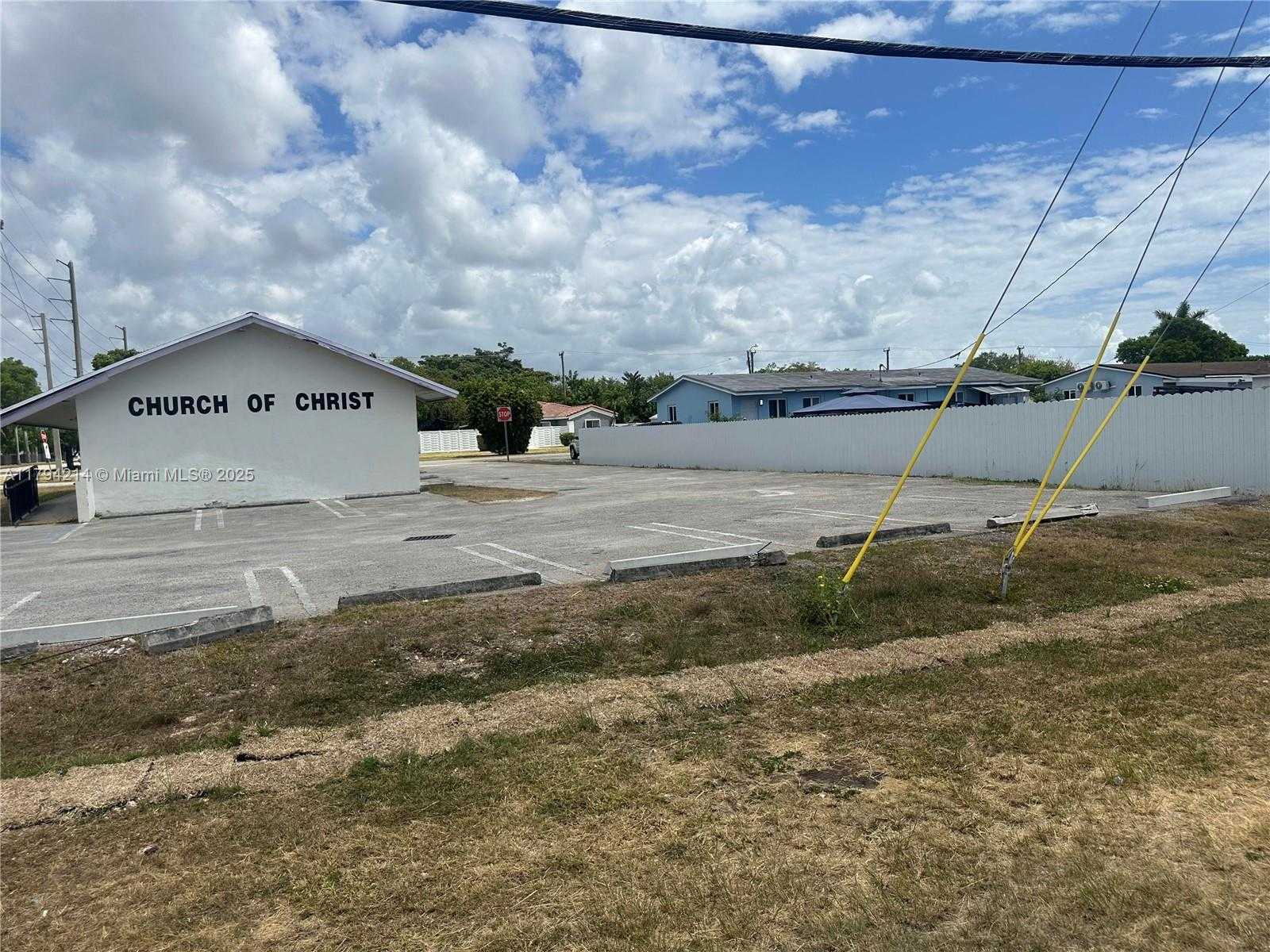 Small Image of 18301 SOUTH WEST 107TH AVE, Miami Number 4