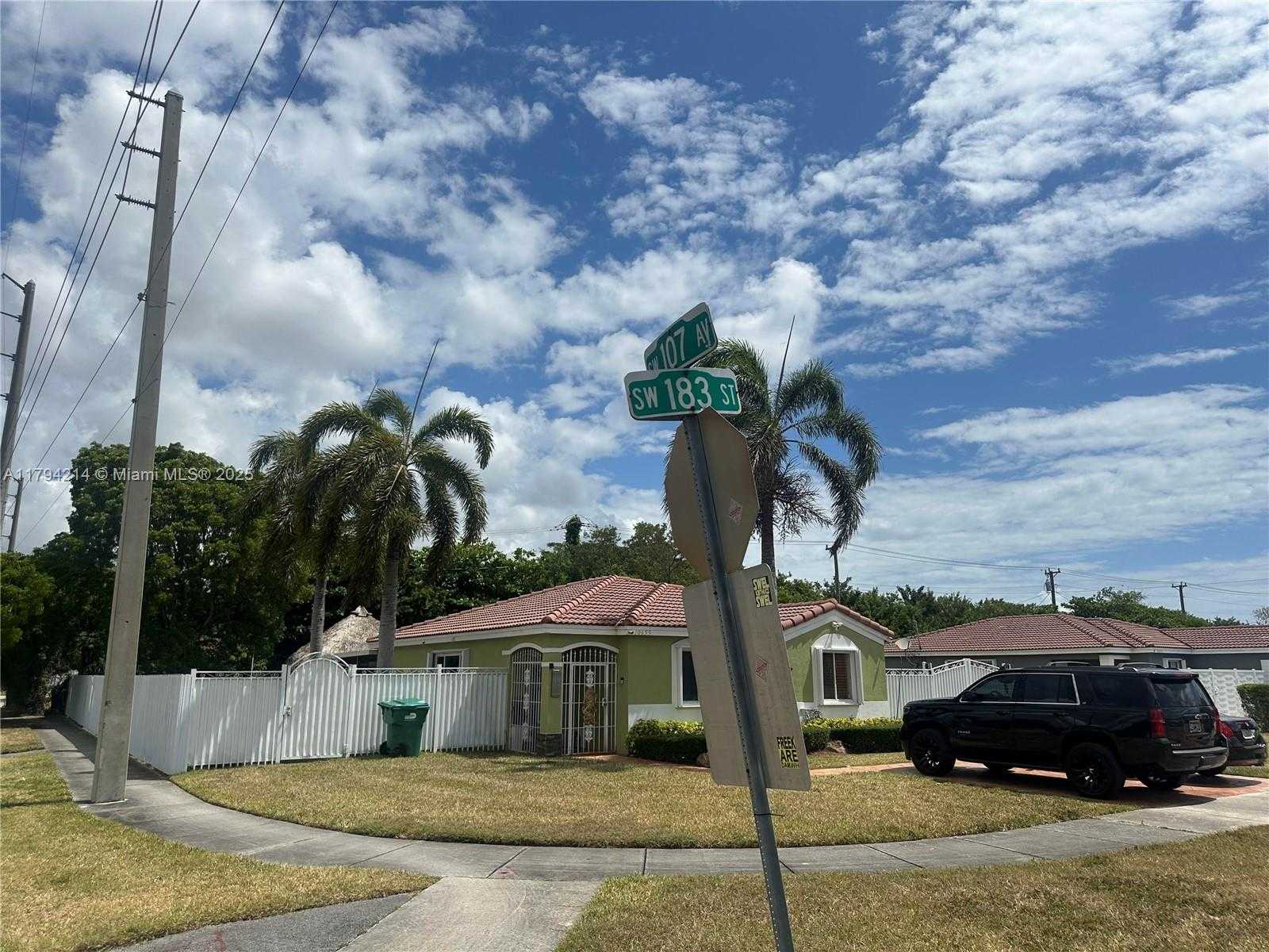 Small Image of 18301 SOUTH WEST 107TH AVE, Miami Number 5
