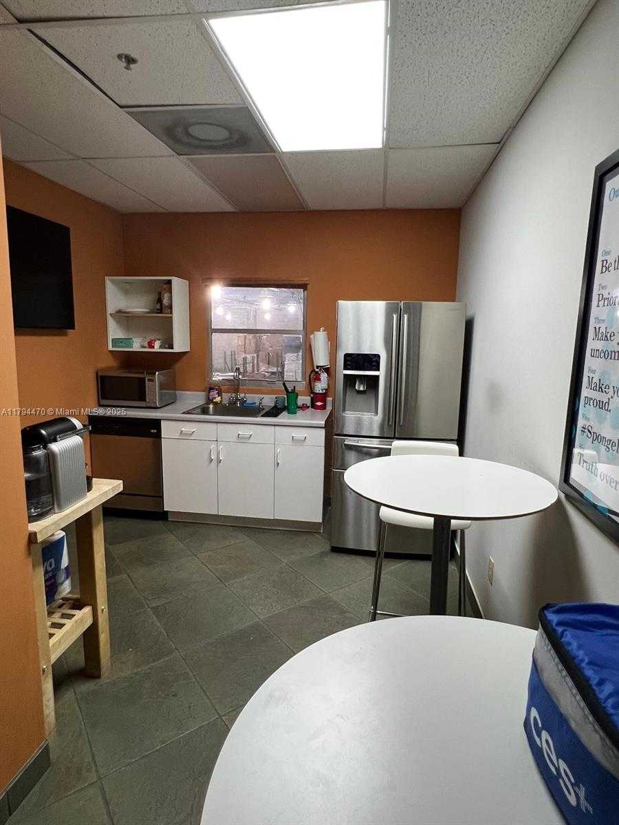 Small Image of 2330 NORTH WEST 102ND PL, Doral Number 8