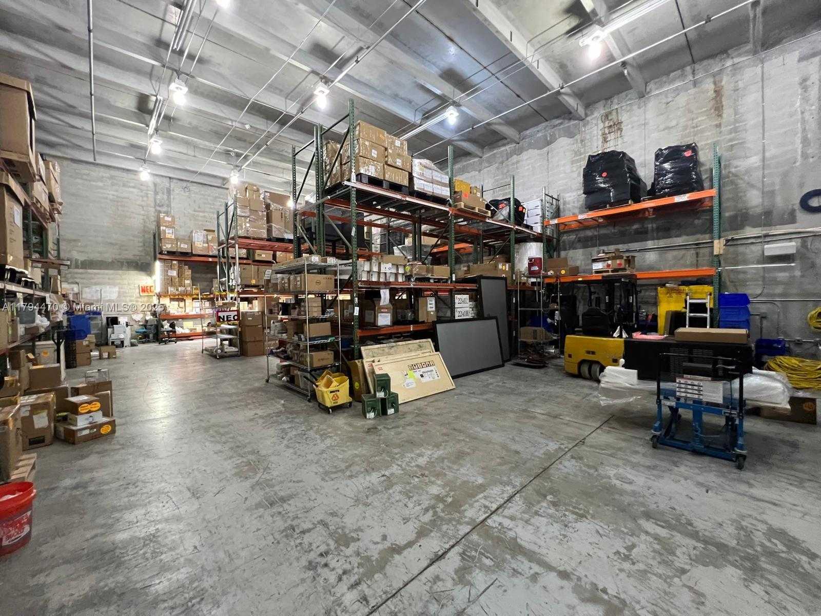 Small Image of 2330 NORTH WEST 102ND PL, Doral Number 9