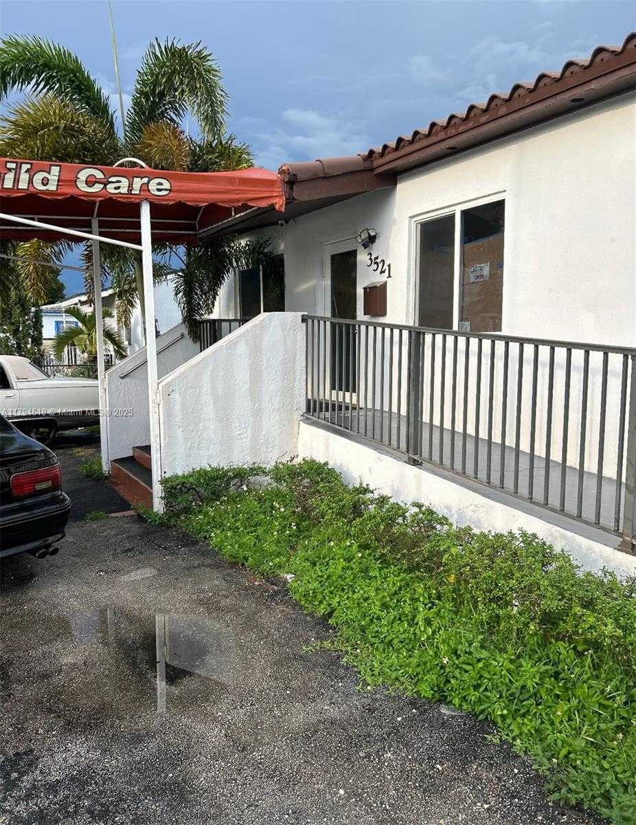 Small Image of 3521 EAST 4TH AVE, Hialeah Number 1
