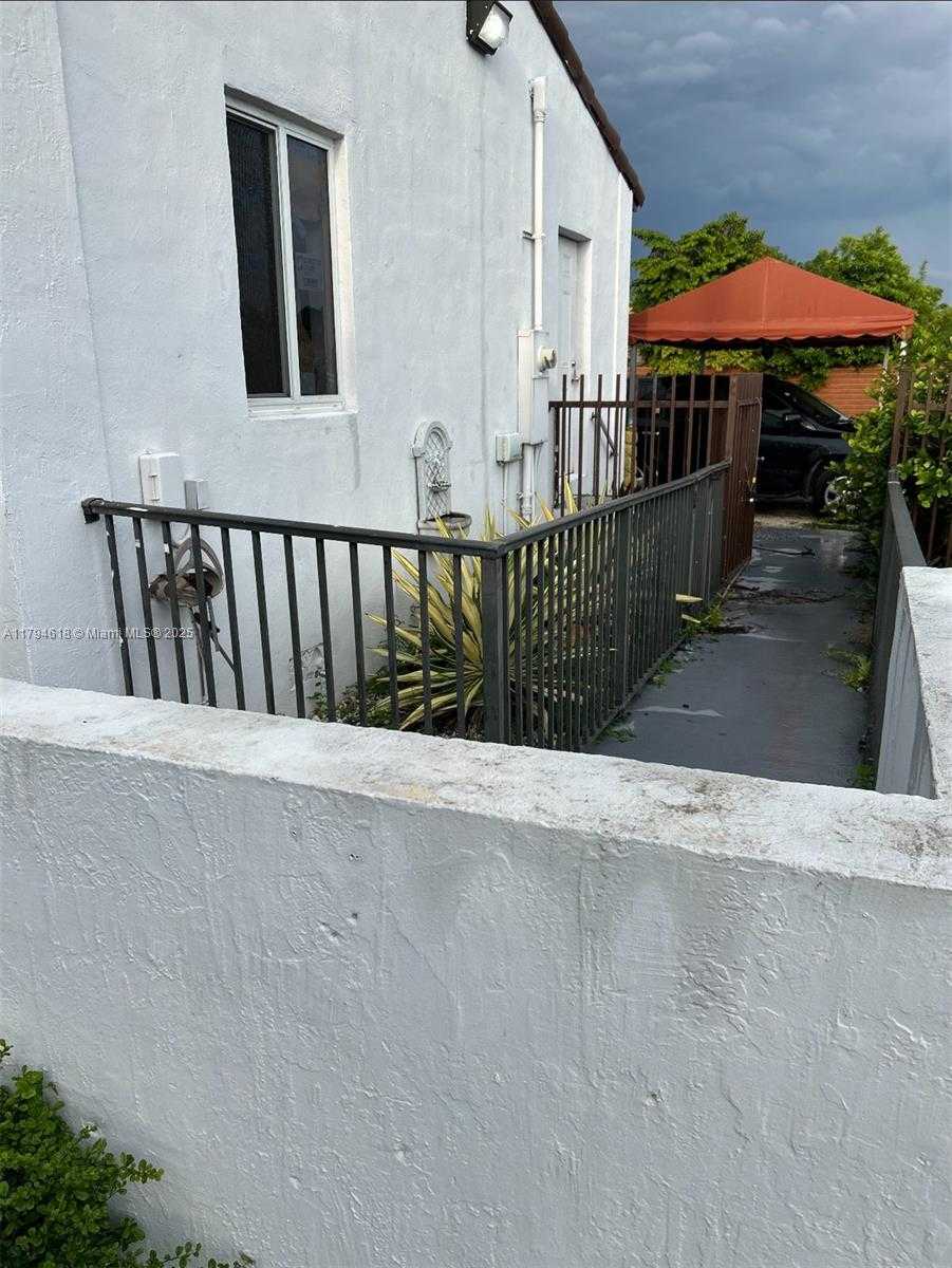 Small Image of 3521 EAST 4TH AVE, Hialeah Number 2