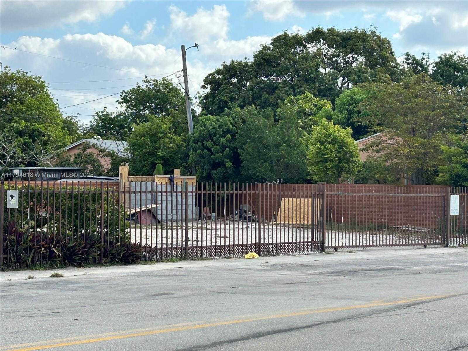 Small Image of 3521 EAST 4TH AVE, Hialeah Number 6