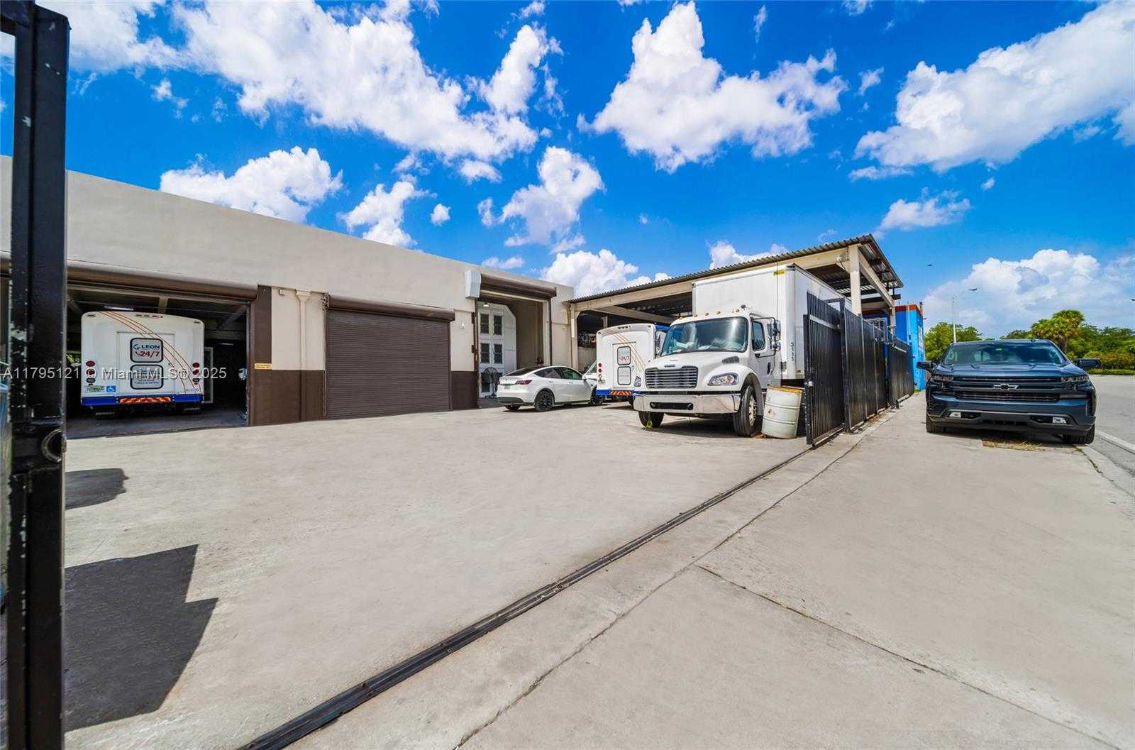 Small Image of 3082 NORTH WEST 62ND ST, Miami Number 4