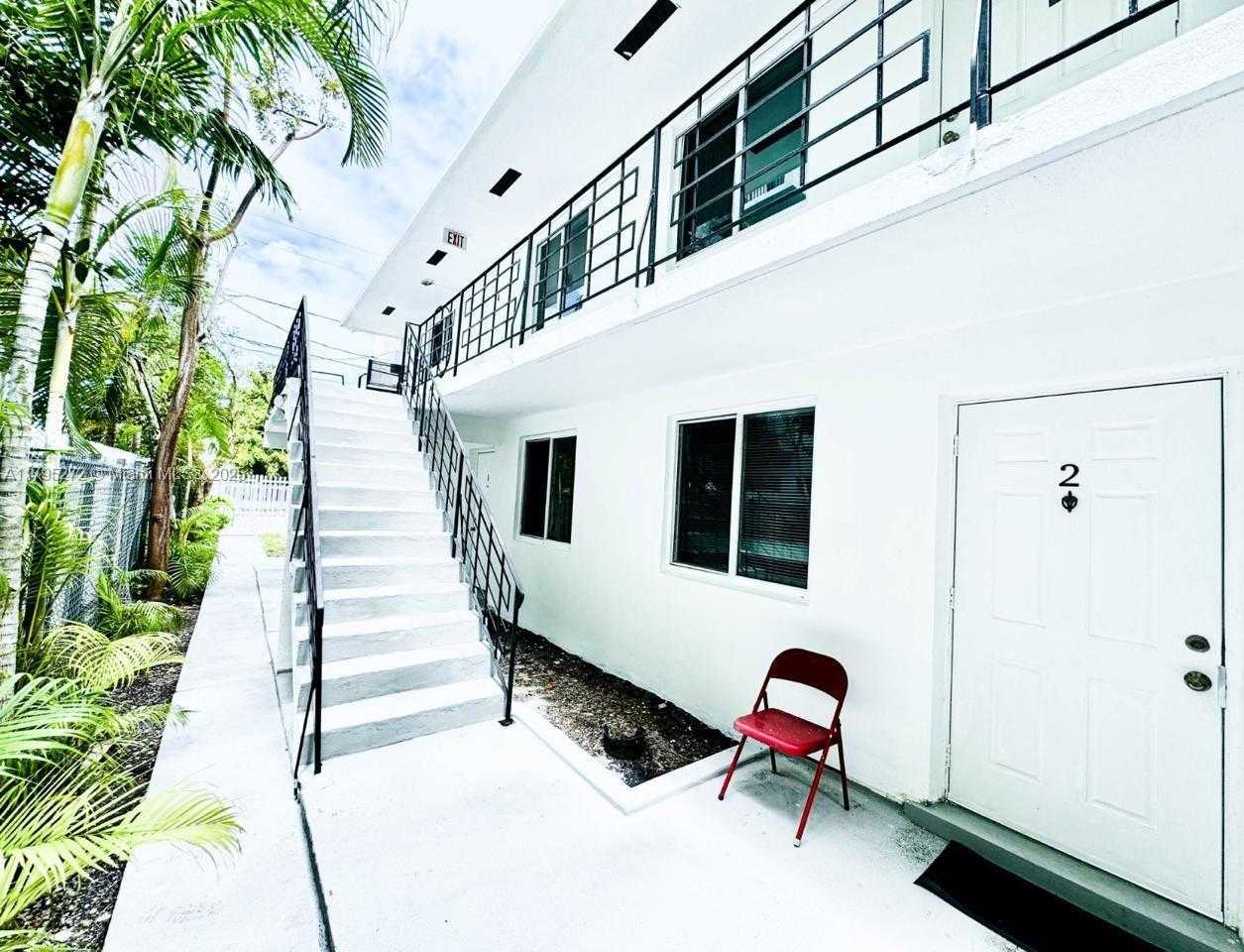 Small Image of 828 SOUTH WEST 2ND ST, Miami Number 3