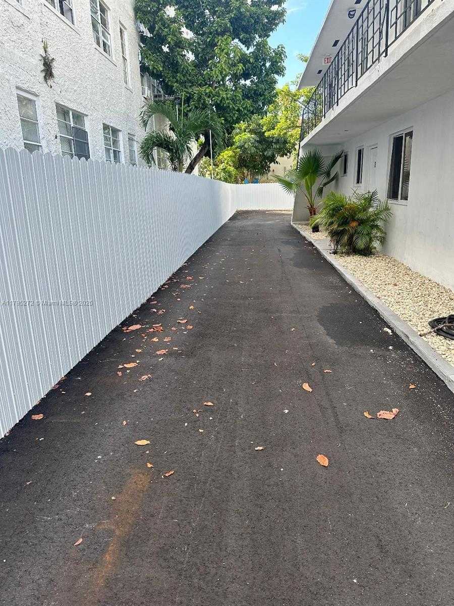 Small Image of 828 SOUTH WEST 2ND ST, Miami Number 5