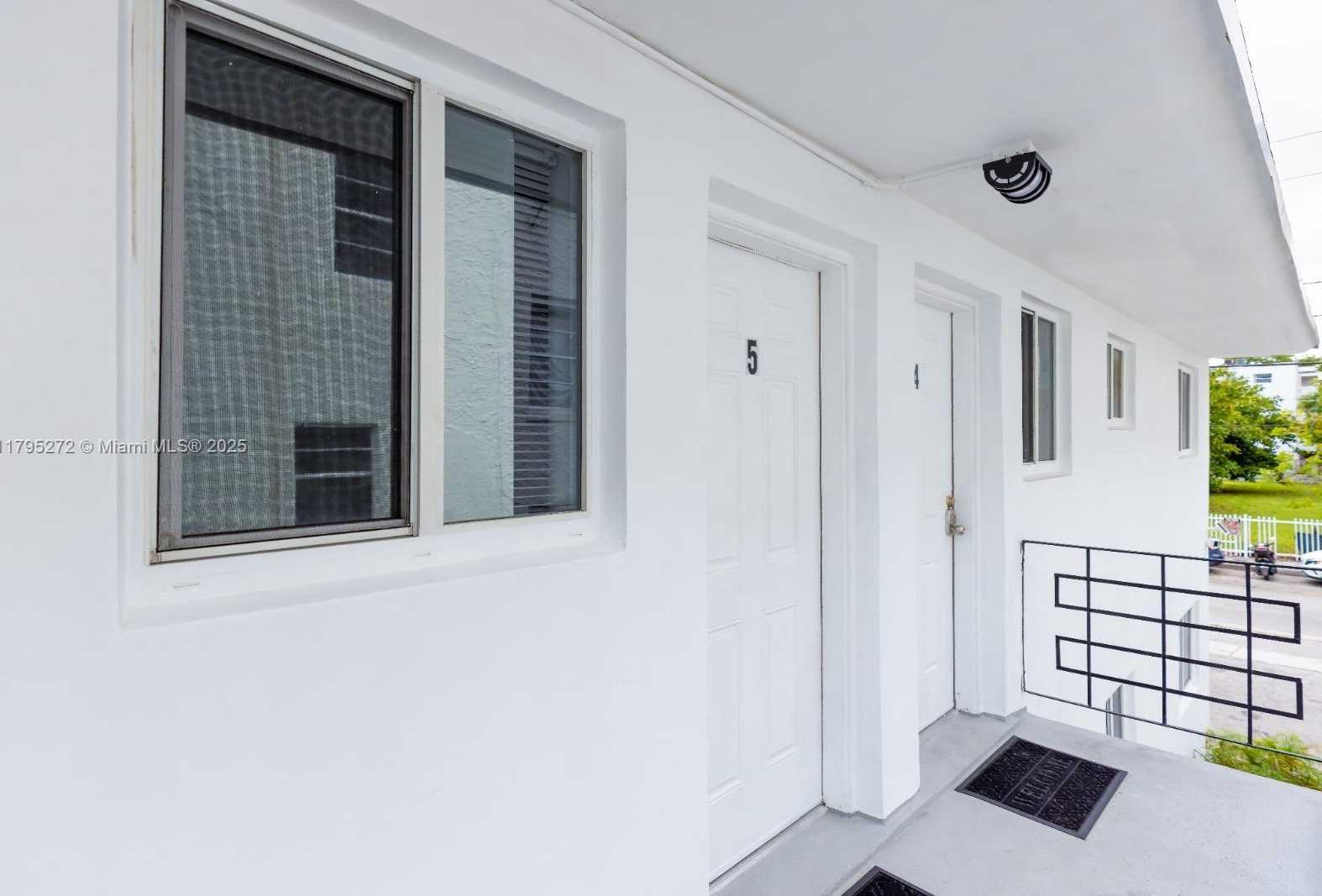 Small Image of 828 SOUTH WEST 2ND ST, Miami Number 6