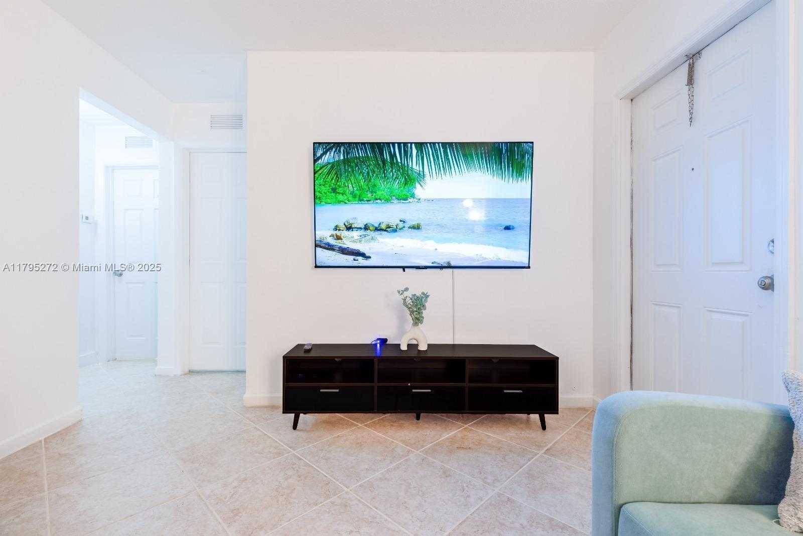 Small Image of 828 SOUTH WEST 2ND ST, Miami Number 7