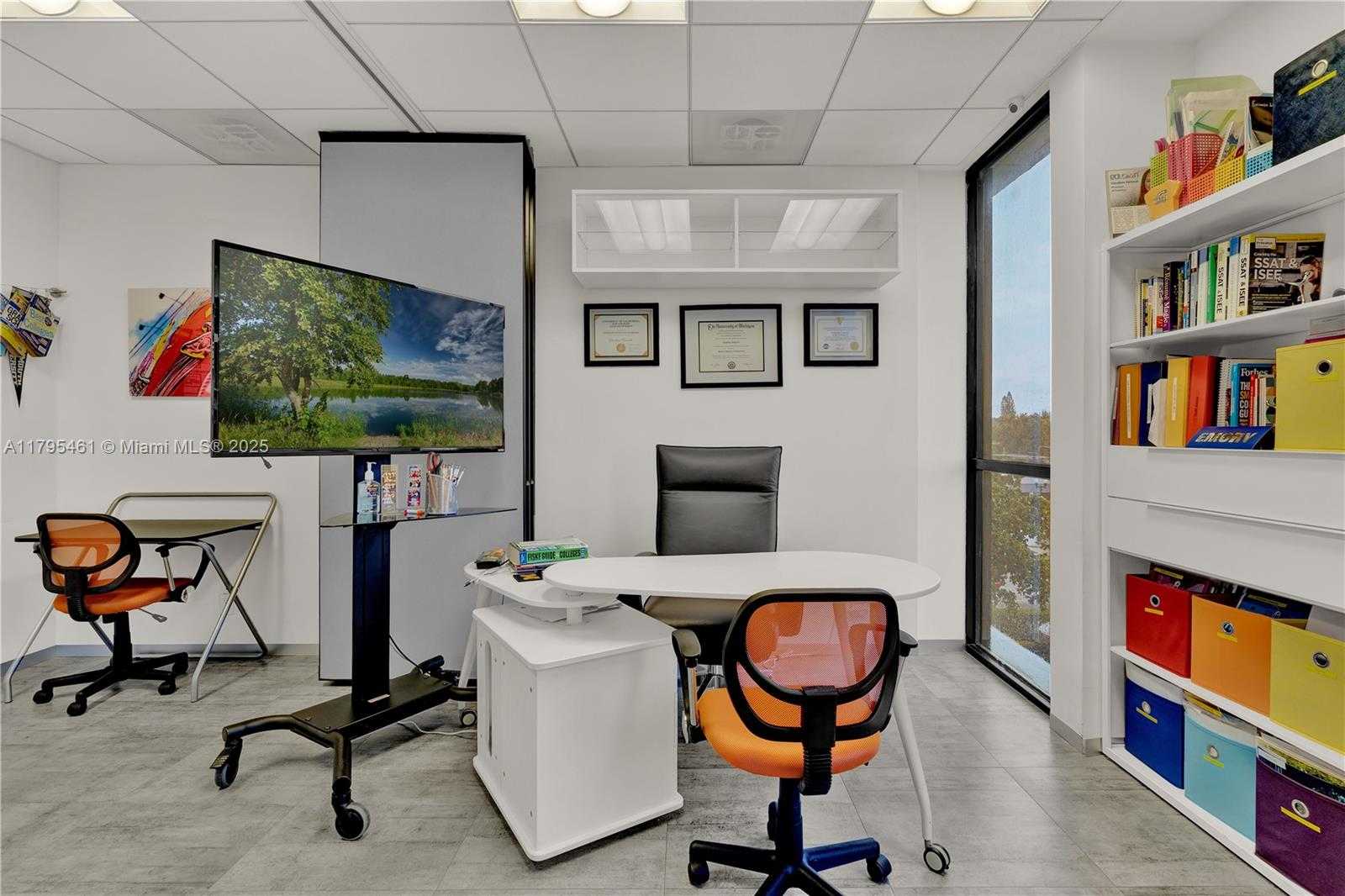 Small Image of 2450 HOLLYWOOD BLVD ##310, Hollywood Number 10