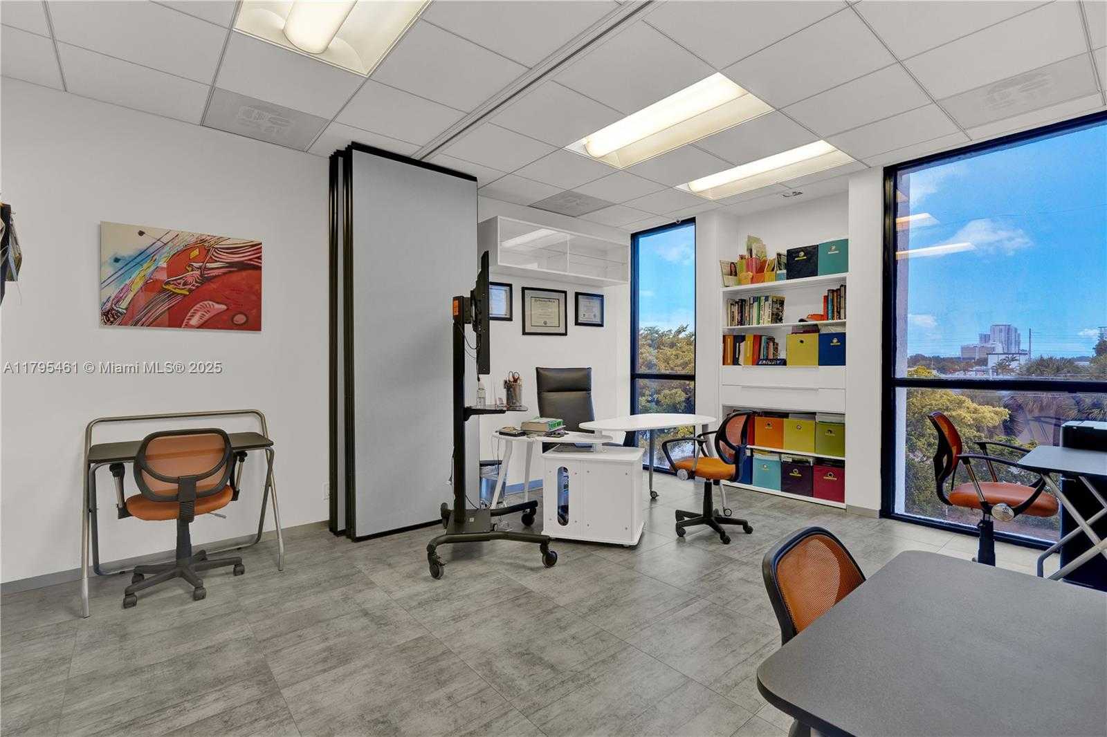 Small Image of 2450 HOLLYWOOD BLVD ##310, Hollywood Number 17
