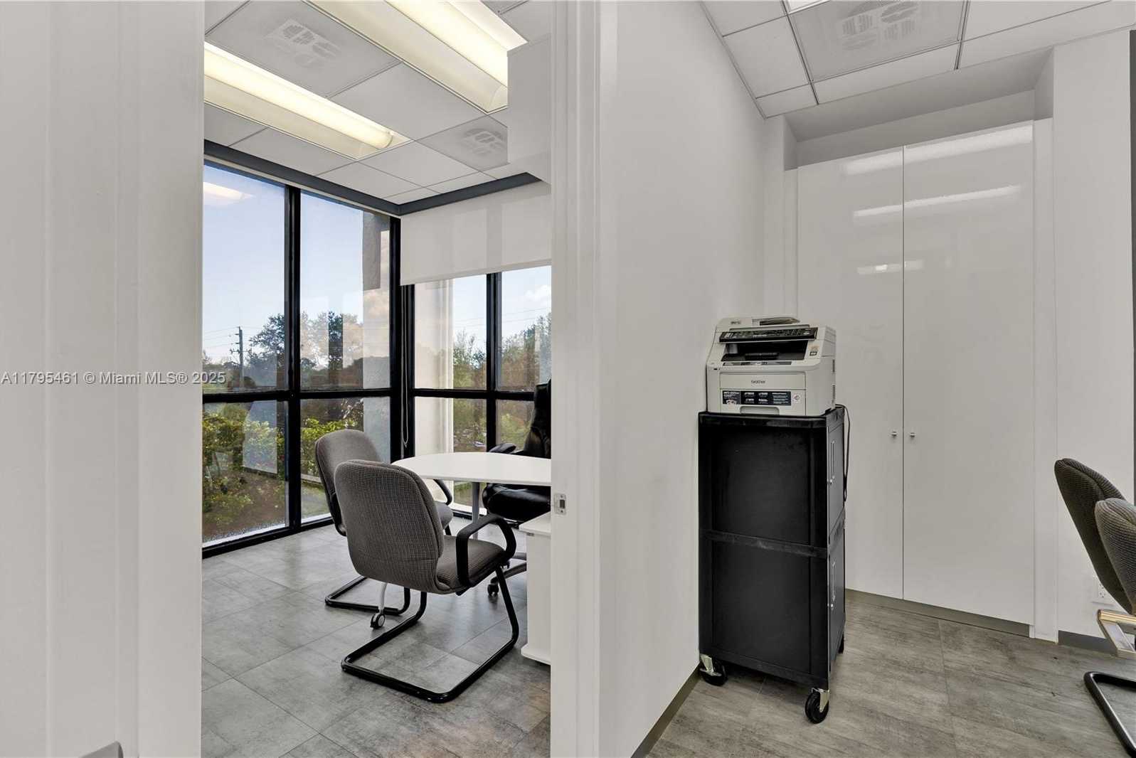 Small Image of 2450 HOLLYWOOD BLVD ##310, Hollywood Number 18