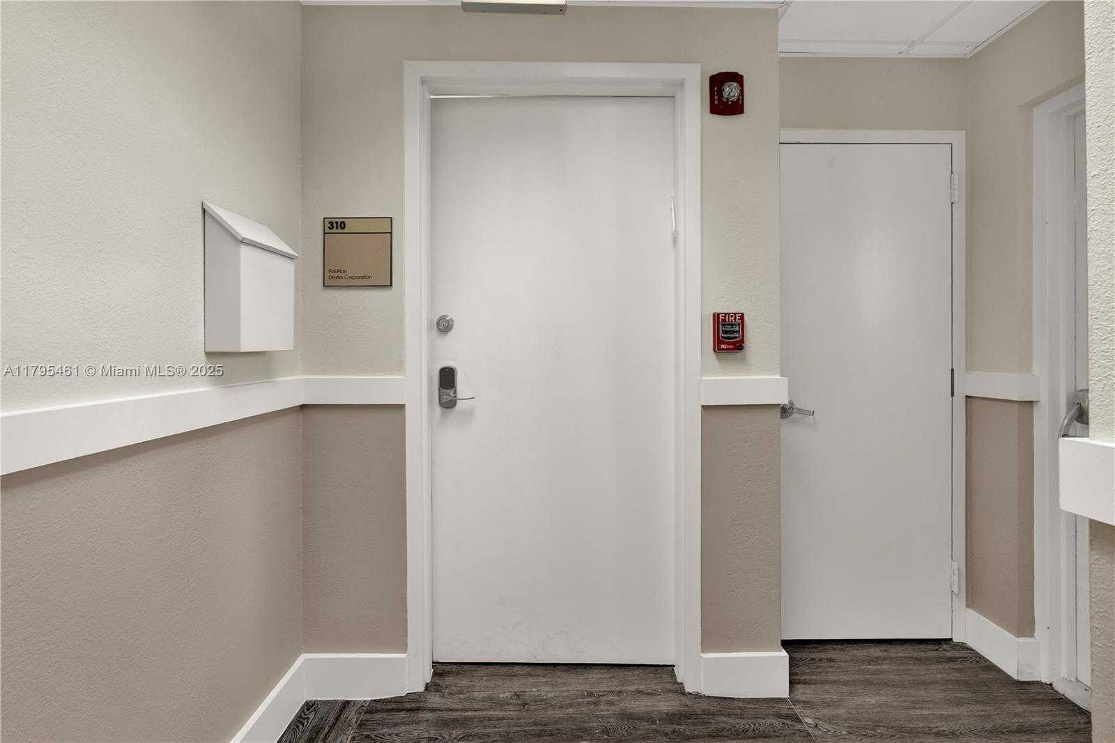 Small Image of 2450 HOLLYWOOD BLVD ##310, Hollywood Number 20