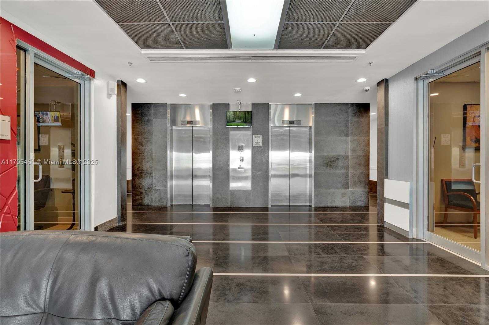 Small Image of 2450 HOLLYWOOD BLVD ##310, Hollywood Number 22