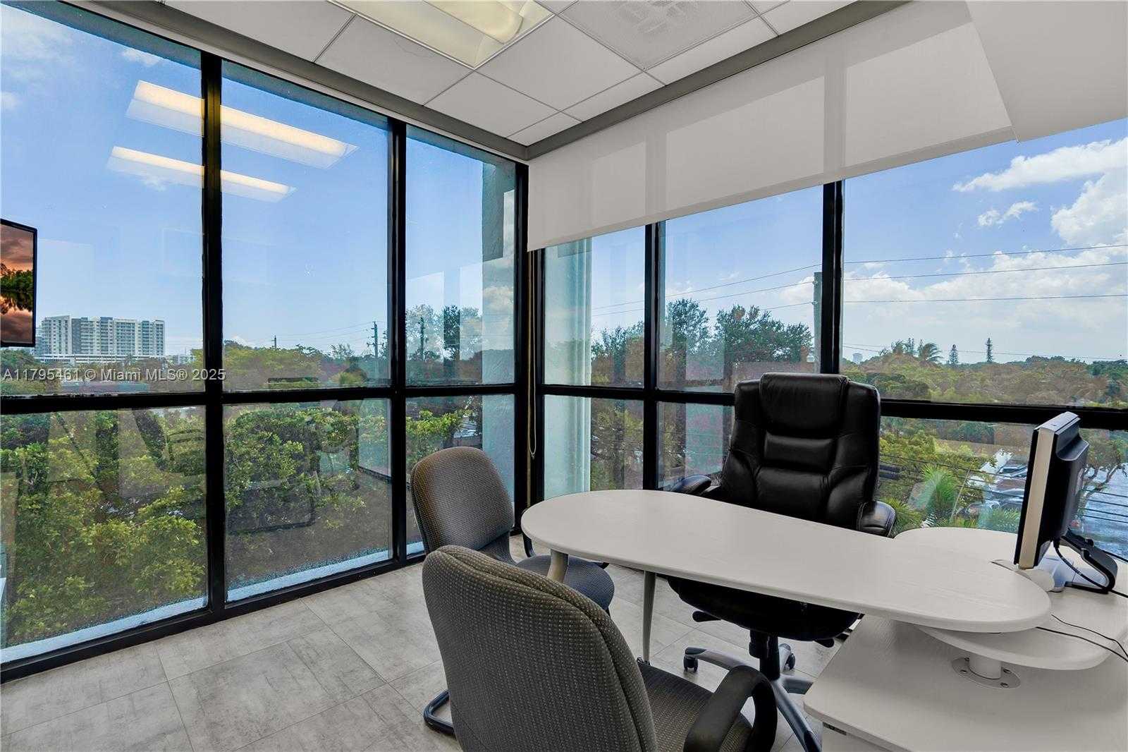 Small Image of 2450 HOLLYWOOD BLVD ##310, Hollywood Number 3
