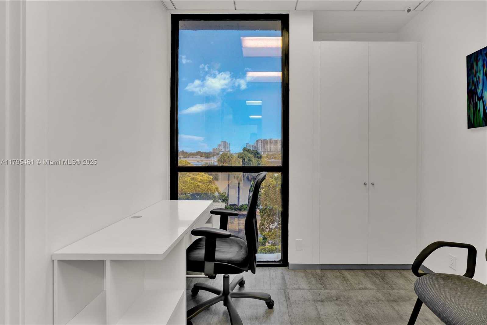 Small Image of 2450 HOLLYWOOD BLVD ##310, Hollywood Number 4